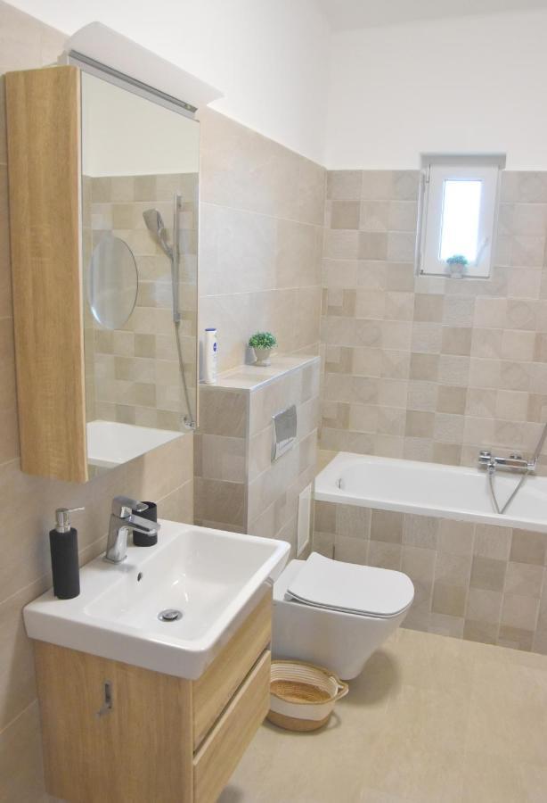 Apartmán Voeroesko Apartmanhaz Balatonalmadi